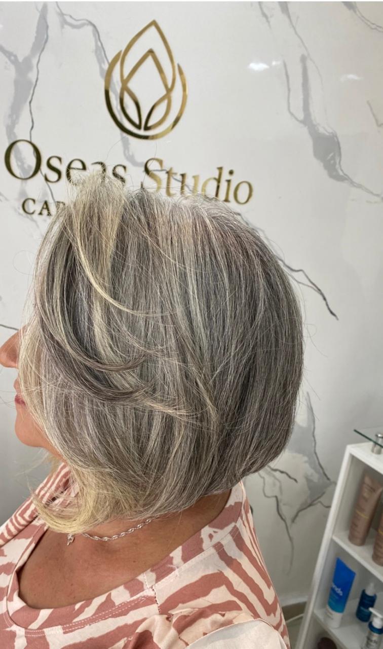 Cabelo Curto Grisalho